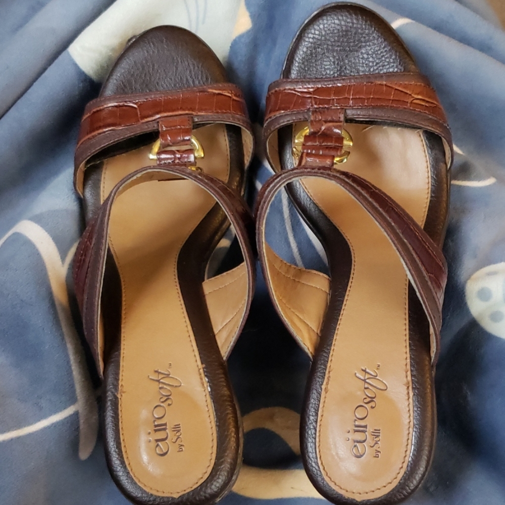 Shoes - Picture 6 of 6